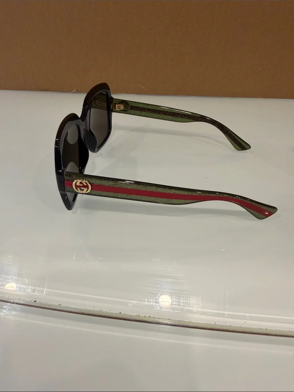 Gucci Black Oversized Square Sunglasses with Dark Lenses use one time good con